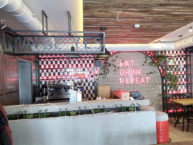 Дизайн интерьера кафе в стиле лофт ФОТО